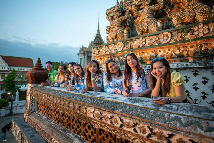 Bangkok: Wat Pho and Wat Arun Guided Walking Tour
